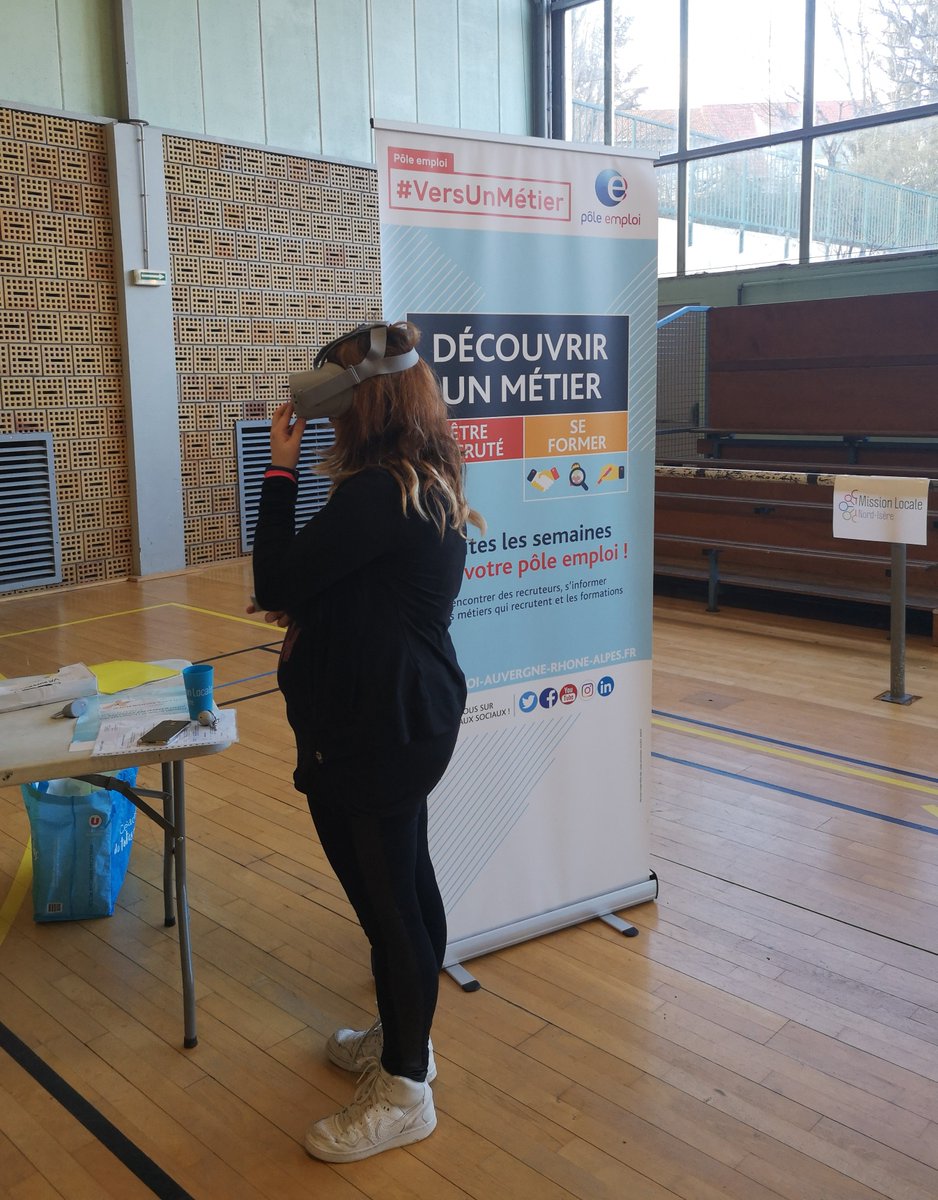 kbourdeleau's tweet photo. Les buts de l’emploi : une rencontre autour du #sport entre #jeunes et #recruteurs suivie d’un #jobdating ! Une approche différente du #recrutement qui facilite les échanges ! #versunmétier #avecpoleemploi #missionlocale @poleemploi_ara https://t.co/BAEEYiVhKe