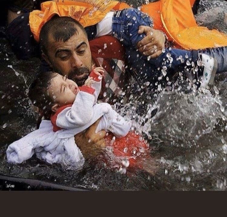 Ufacık yaşlarında şu eziyeti yaşamak zorunda bırakılan çocuklara bir baba olarak üzülüyor ve utanç duyuyorum. Çaresizce bunları görüp birşey yapamamak ve yarın hiçbirşey yokmuş gibi unutturmaya alıştırılmak daha da acı olan. Hayata devam etmek zorundayız hikayesi ise utanç veriyo