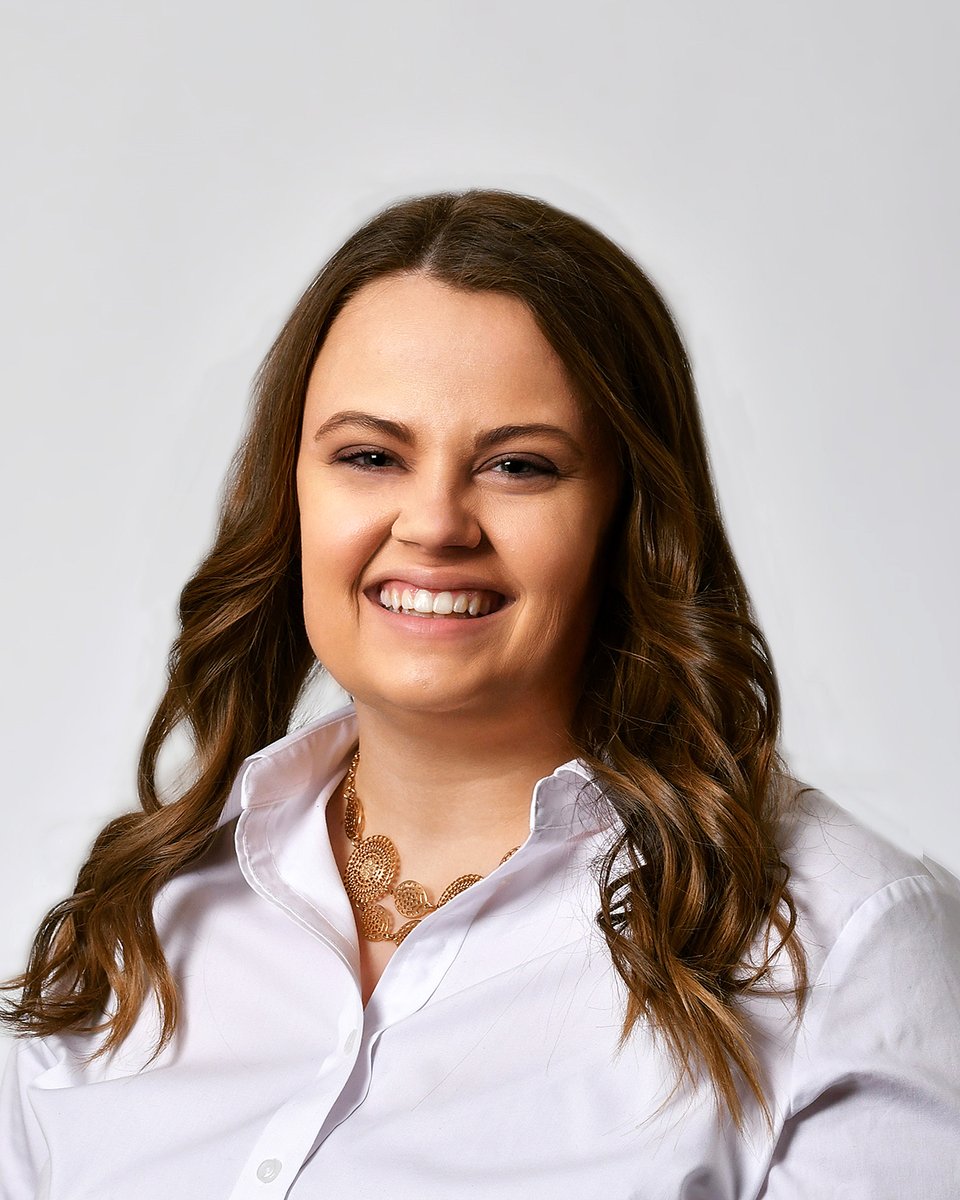 TrineUniversity's tweet photo. Jenna Niemeyer, a Trine University senior majoring in English education, has been selected to serve as a 2020 500 Festival Princess. @500Festival #Indy500 https://t.co/soUFD7o3Gb https://t.co/dtGAN8Edq6