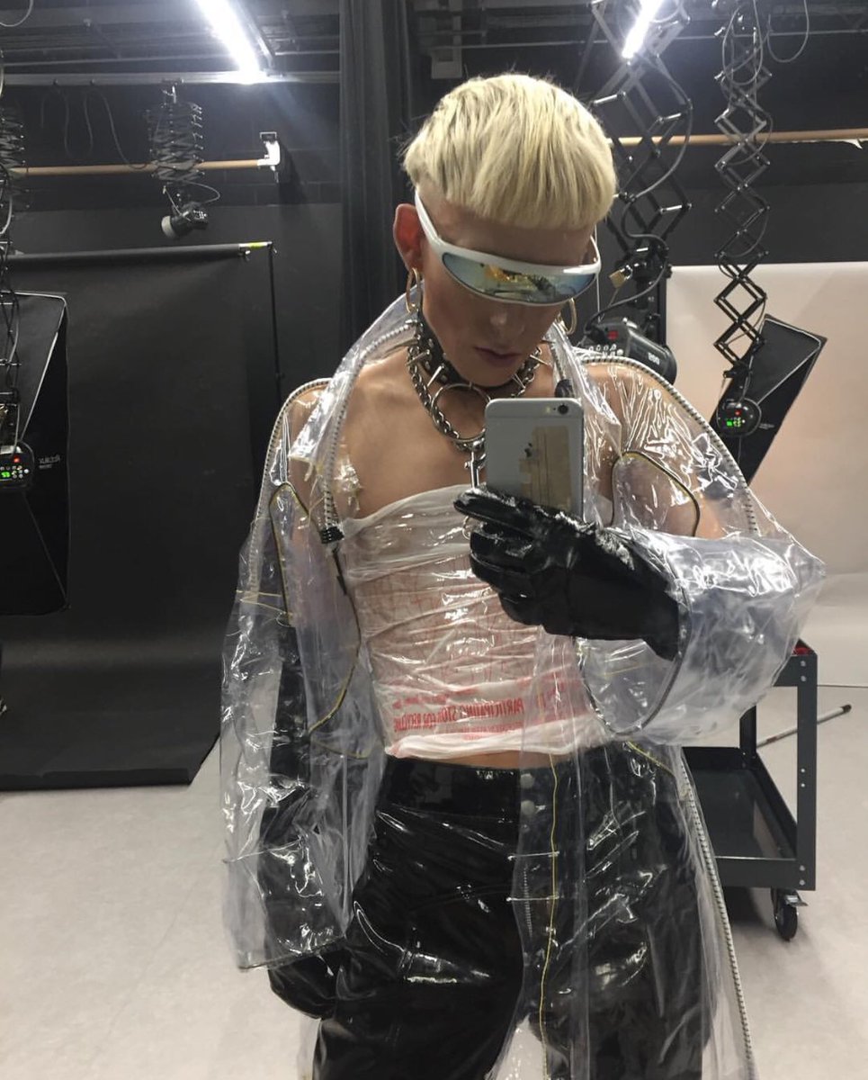 Badidas95's tweet photo. Bts Tb to shooting with phoebe ball for subvrt magazine ๐โ
#bts #subvrt #subvert #gay #queermodel #model #selfie #queer #lgbtq #vainuz https://t.co/QLnyXmqIMO