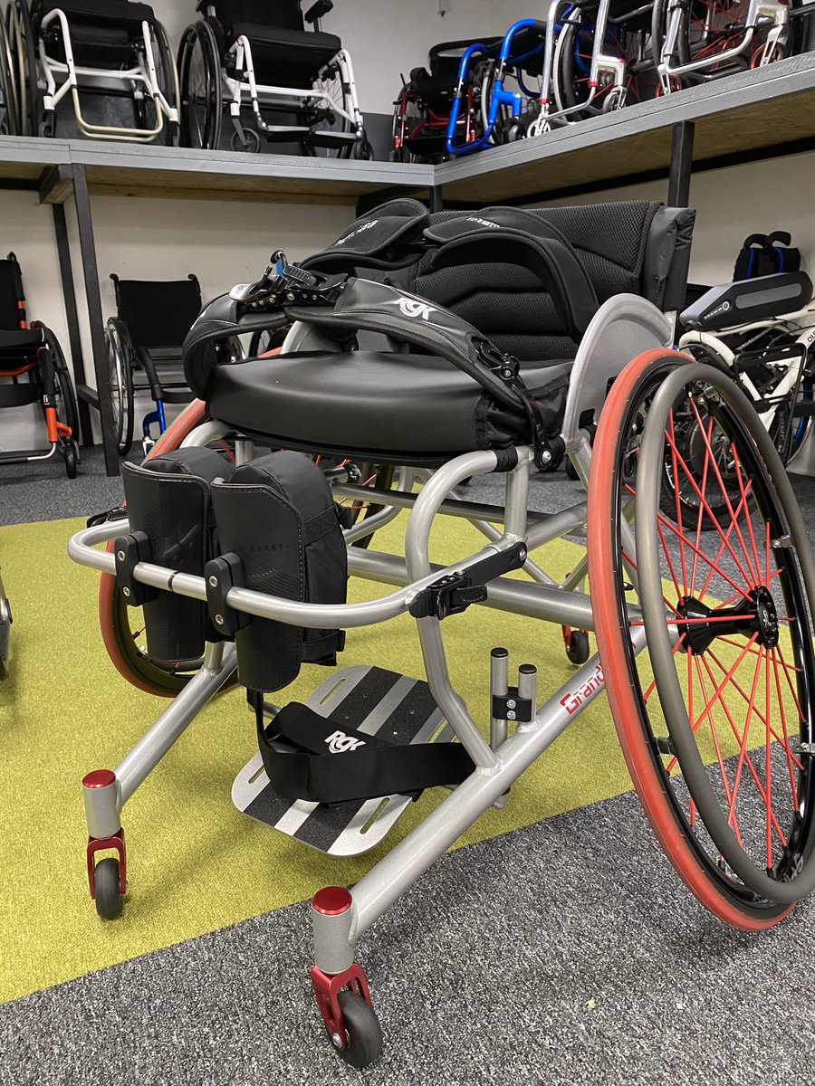 grx_life's tweet photo. Handed over this #sporty @RGKWheelchairs Grandslam #tennischair this morning to another very happy client. Here's Dan making all the necessary adjustments during the handover and check out the GRX Life detailing on the back! 😄 https://t.co/FiIgi8gkvV
