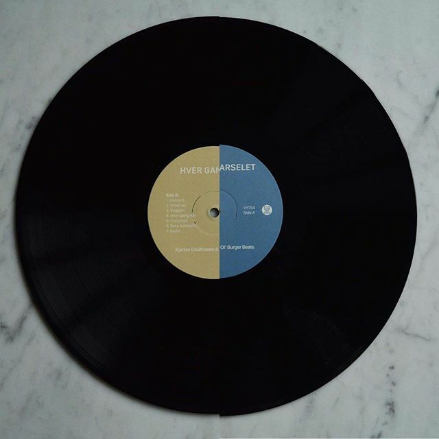 ☀️27. Mars slippes «Hver gang når» EP av @olburgerbeats og @fejldaler❄️ ⛈Dette er oppfølgeren til «Tidagersvarslet» fra 2016.🌦 Vinyl med en EP på hver side kan forhåndsbestilles nå 🌧Link i bio🌦 #stundom #vinyl #olburgerbeats #gaulfossen ift.tt/38mA5JZ