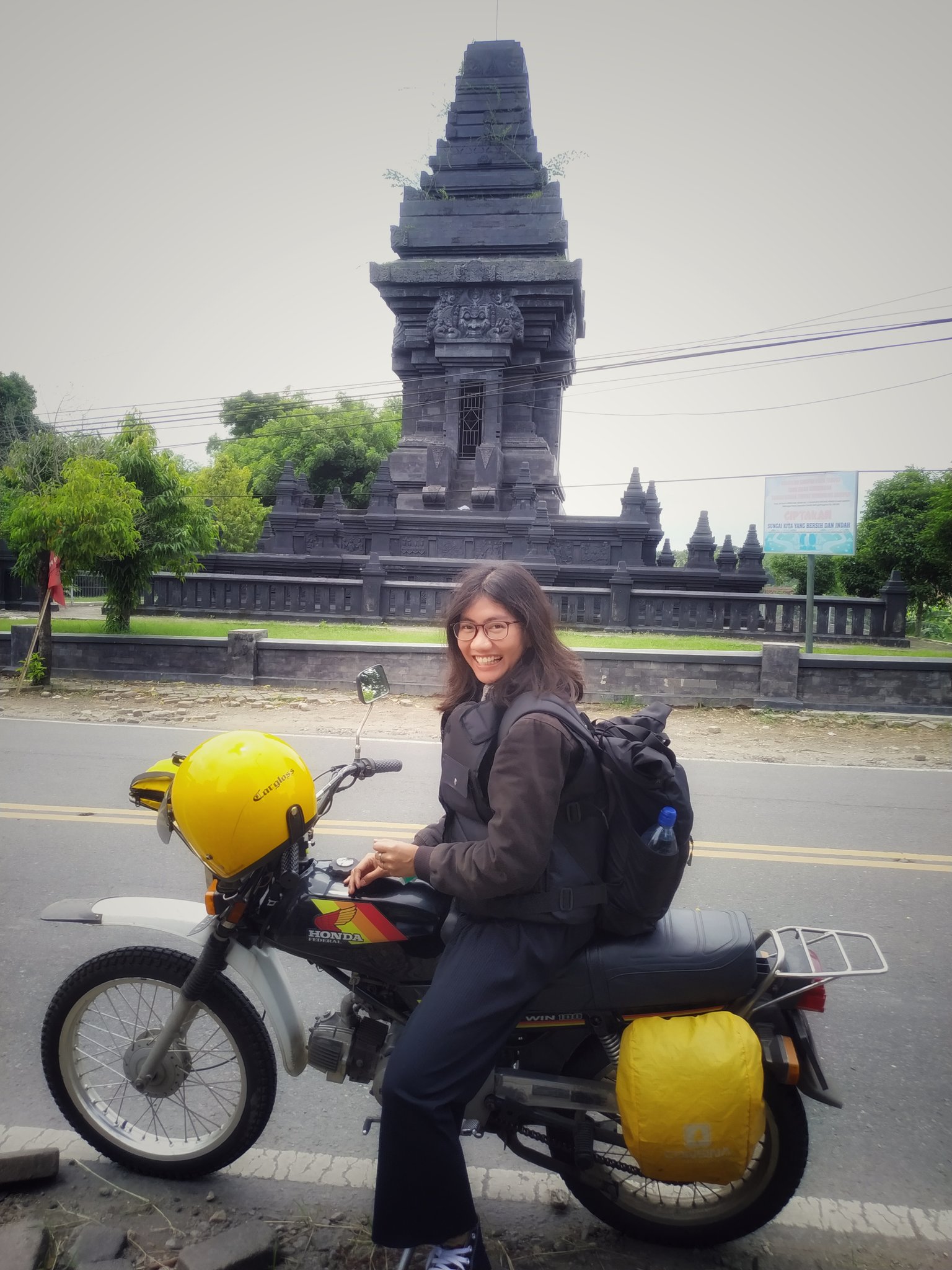 Pengantin pilih bulan madu Touring Jawa-Bali