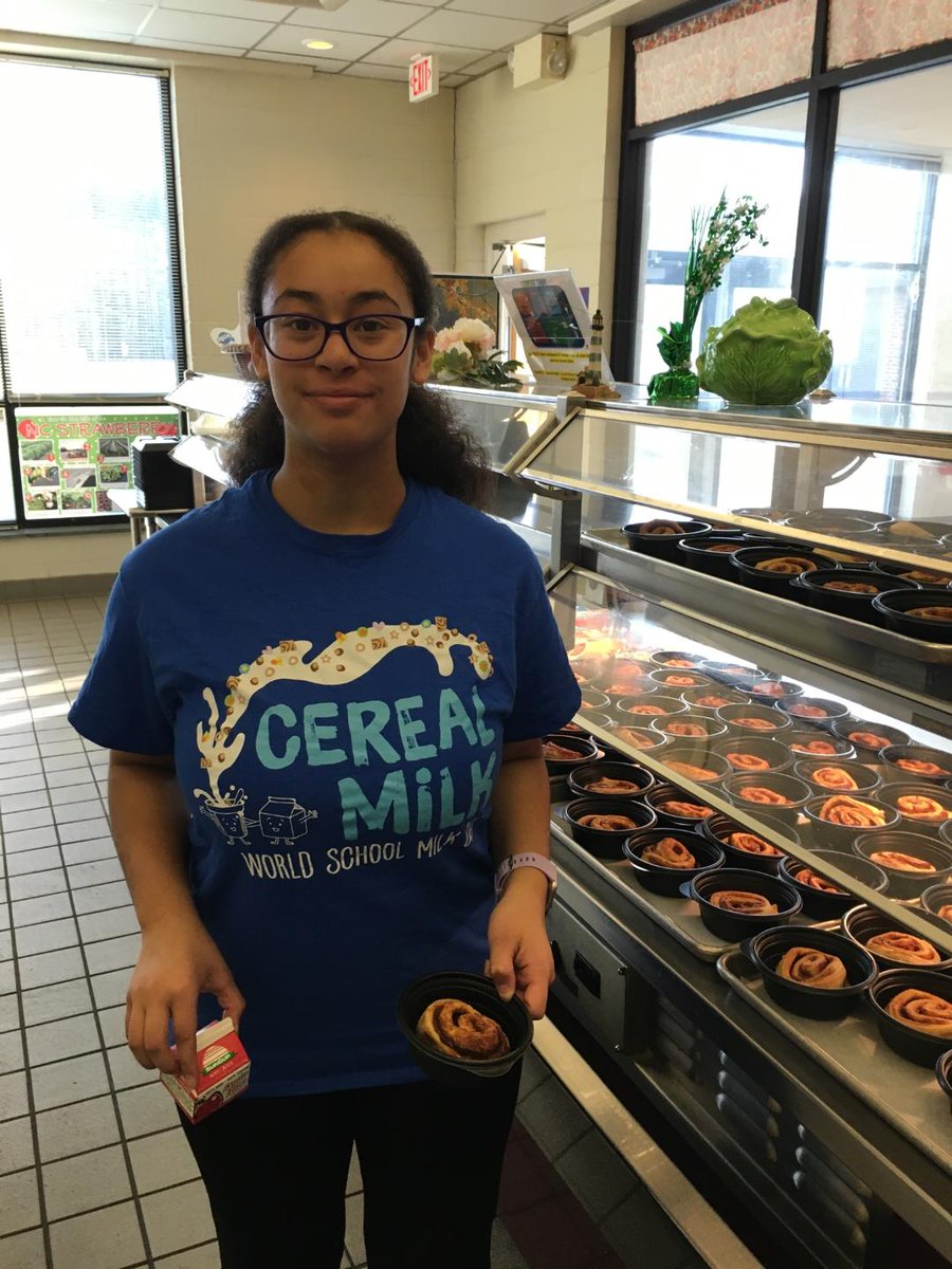 FCSNMeals's tweet photo. Happy Students @ccmsjags Cafeteria enjoying all the #breakfast&beyond Choices available for #NSBW20! Fresh Baked Pillsbury Cinnamon Rolls, #GeneralMillsCF Lucky Charms and Cinnamon Chex Cereal. YUMMY!
@fcschoolsnc
@DrWebb2016 https://t.co/JVsrKmWUZ4