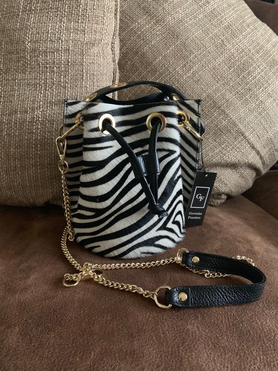 SpringValleyEd's tweet image. Get your tickets to the Spring Valley Education Foundation’s Annual Auction happening THIS Saturday and don’t miss the opportunity to bid on items like this beautiful Cowhide Handbag, donated by The Blake!! Valued at $200.  👉 sprngval.ejoinme.org/MyEvents/2020A…