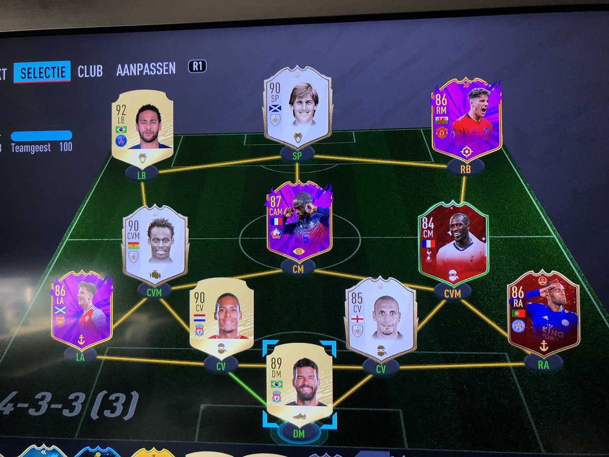 Zino045's tweet photo. @FCRoelie -Speel 5 potjes in de week.
-Na donderdag weer 250 k
- Neymar , king Kenny , van dijk , alison , ikone 
- elite 3 / goud 1
- 4-4-2 met Neymar en Kenny in de punt https://t.co/CdO3qCVFRC