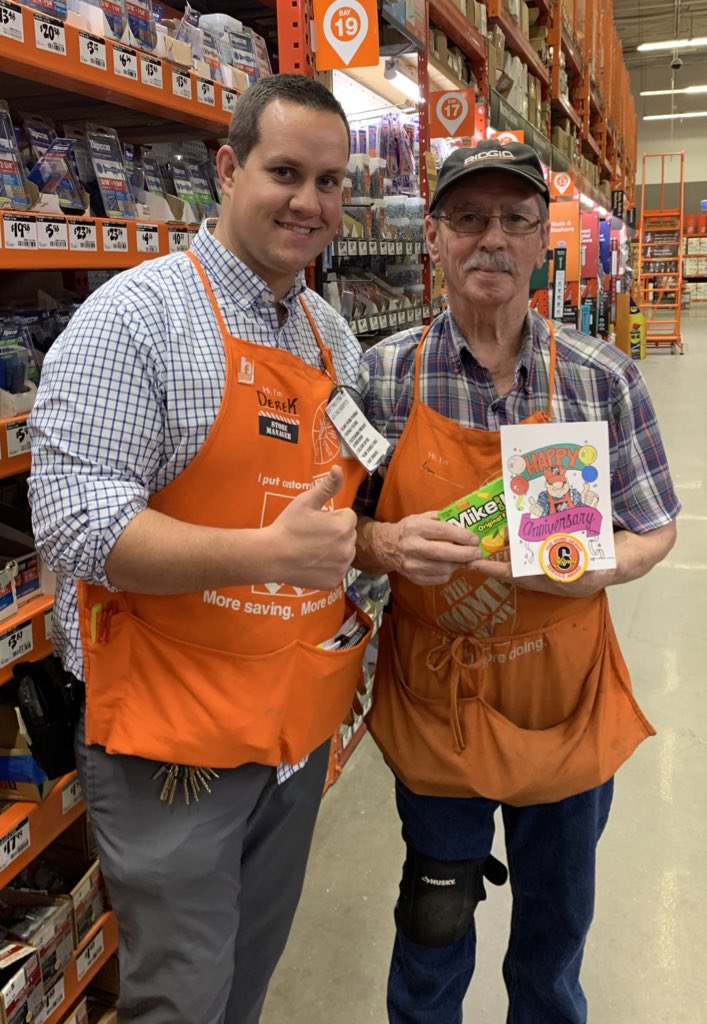 derekpnorton's tweet photo. Happy anniversary to Danny in hardware 6 years 🎉. What great knowledge he brings. 501 💪🏻 @cassleigh886 @DebraThibodeau7 @idrissi_mary @KadeKasner @sutton3409 @ArelonT https://t.co/dkt3gShsAU