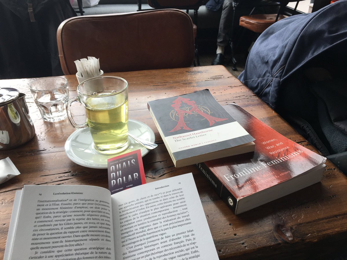 SmithTardy's tweet photo. Profiter de la sieste du fils pour se remettre à la page. #Litterature et #feminismeS à la #CroixRousse #Chanteclair #Lyon https://t.co/cBlj9DPZQT