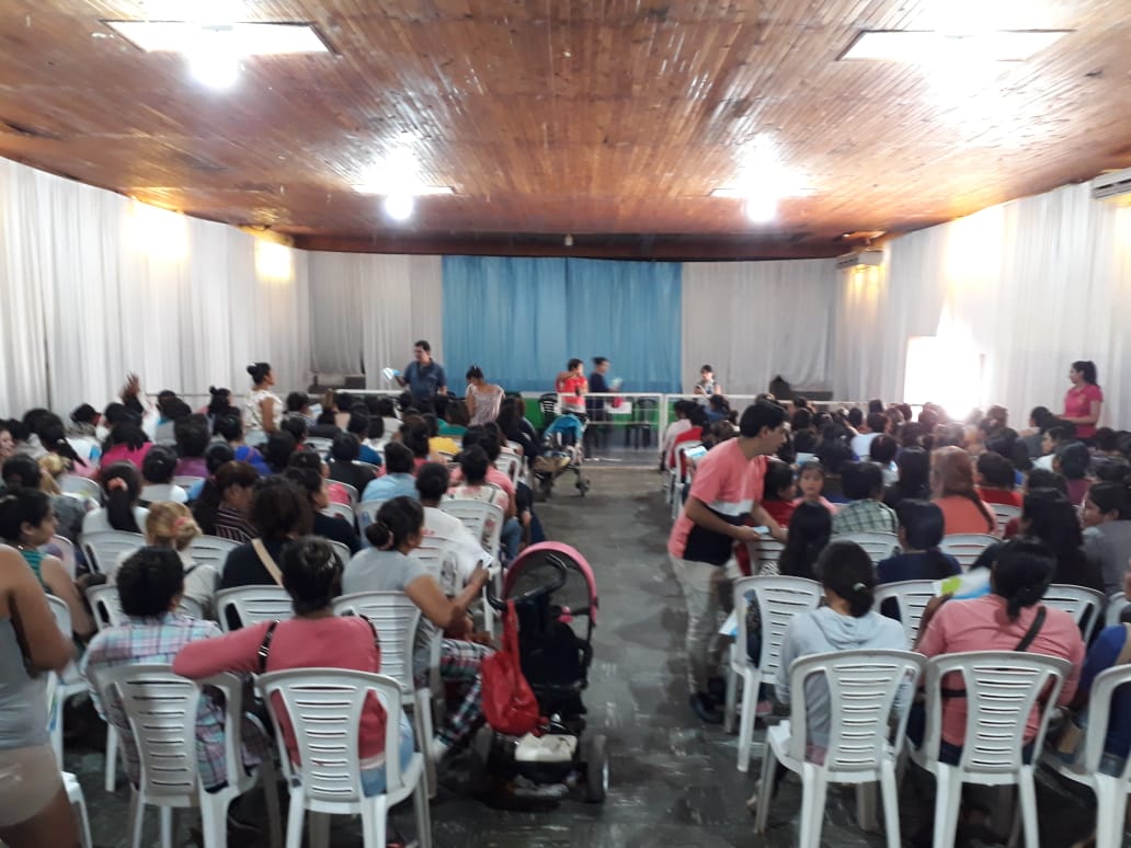 ENTREGA DE #tarjetaalimentar EN APOLINARIO SARAVIA

El coordinador general del <a href="/MinDSocialSalta/">Ministerio de Desarrollo Social de Salta</a> <a href="/nachogonzalez09/">Nacho González</a> acompaña a más de 600 familias que reciben #hoy el beneficio

💳✅La entrega será hasta las 15 horas en el Salón de Cultura Independencia ubicado en Av. 9 de Julio 150