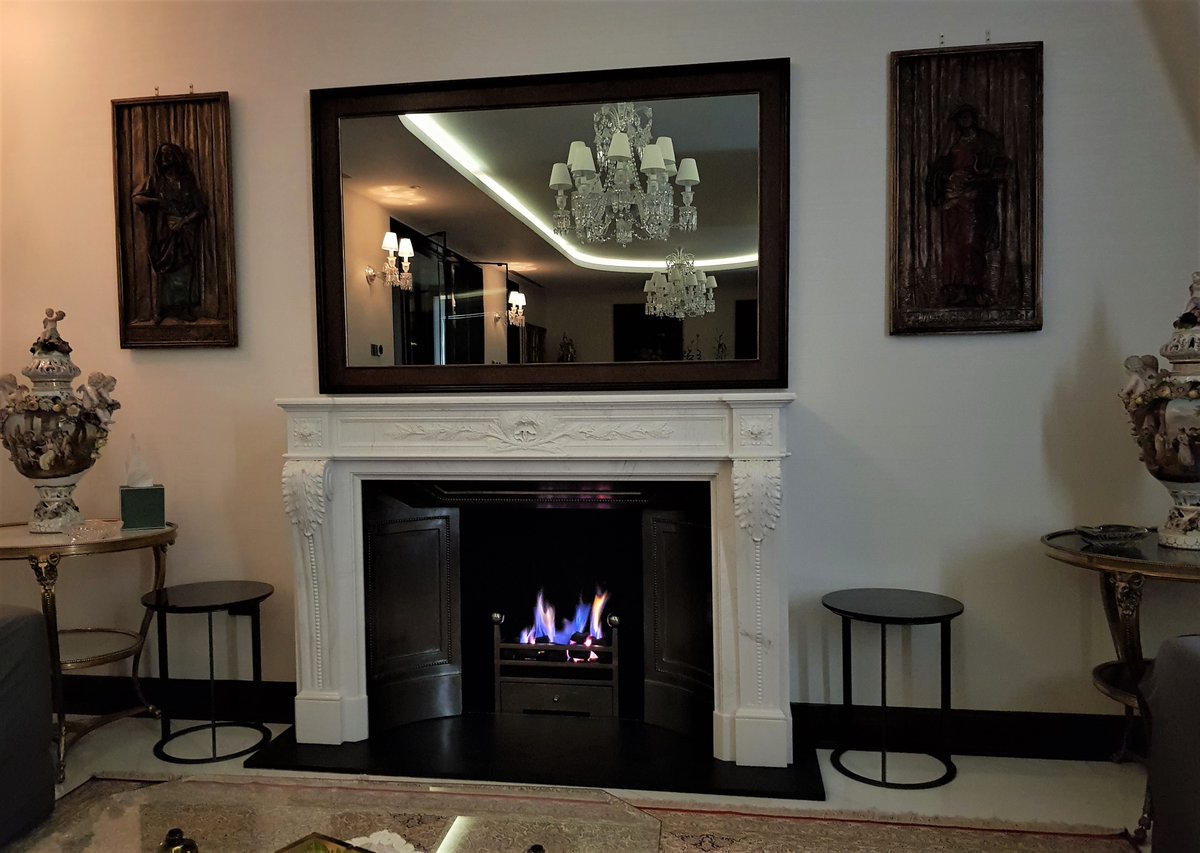 SignatureFires's tweet image. French style Chimneypiece in Statuary marble with polished contre coeur panels and an 18" Popular fire grate with remote controlled 6.9Kw gas fire .

London, W1