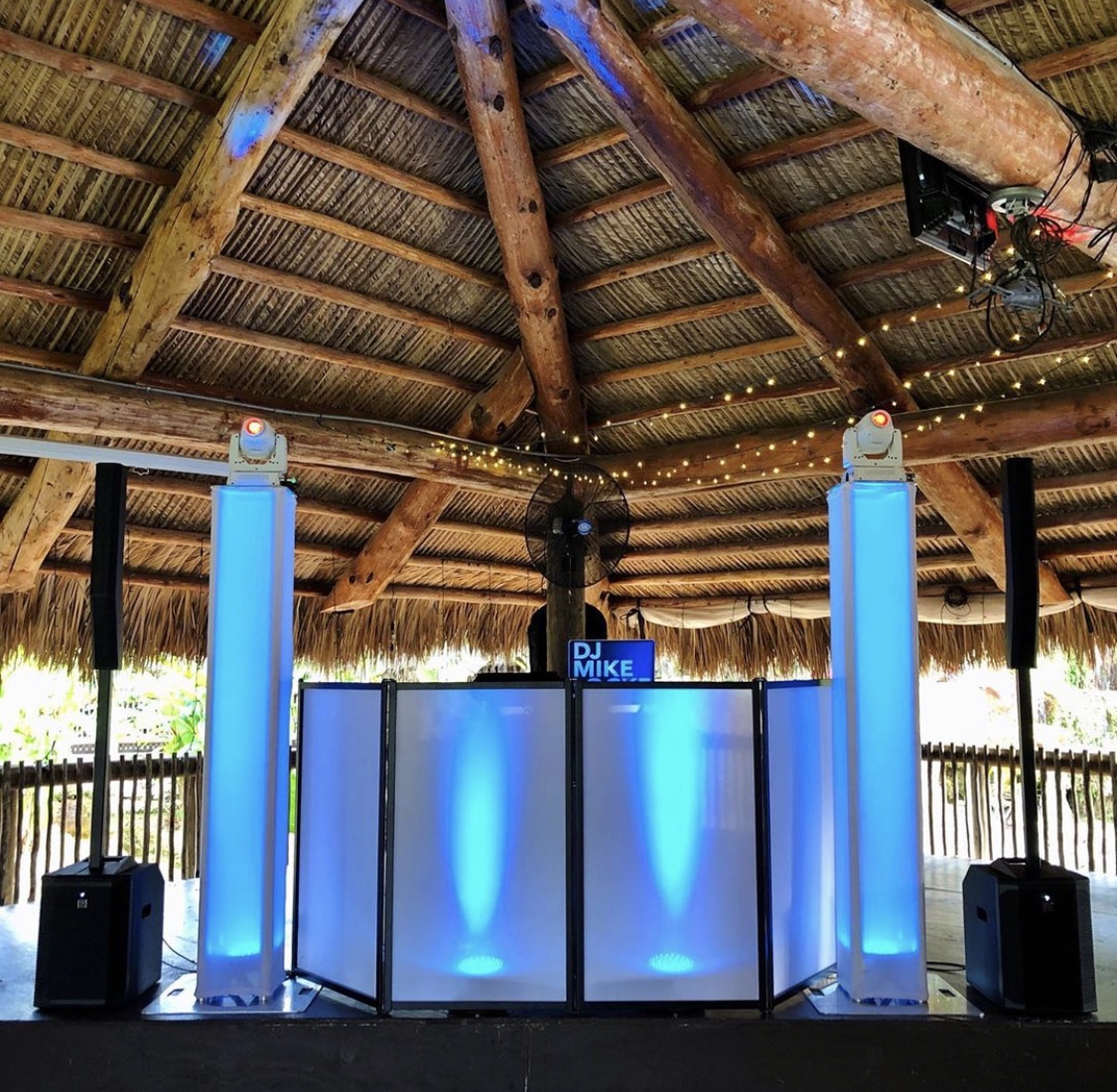Electro_Voice's tweet photo. Electro-Voice EVOLVE 50 providing the wedding soundtrack with DJ Mike Locke at Schnebly Redlands Winery, Florida 🤵👰
Keep tagging us in your photos to be featured!
#WeddingDJ #Wedding #DJ #PortableDJ #MobileDJ #DJSpeakers #EVOLVE50 #ElectroVoice #WeddingSound https://t.co/7hoMQG6jNu