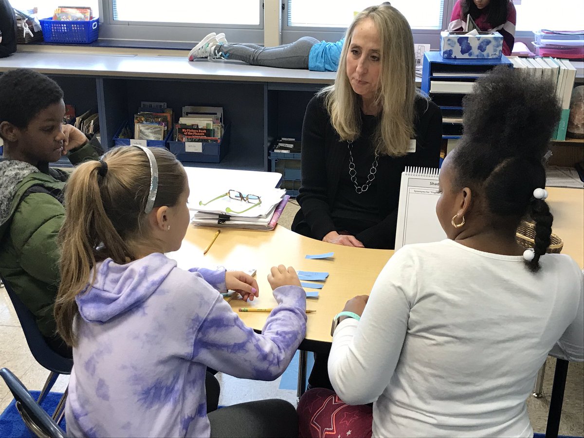 CynthiaSchwind's tweet image. Our @AmericanReading trainer @foxpine66 modeling a Shades Of Meaning lesson with 4th graders @PaddyHillTweet #GCSDgrowsreaders @GreeceCentral @PettiferSuz @MeganPetitti  #alwaysgrowing #learningtogether
