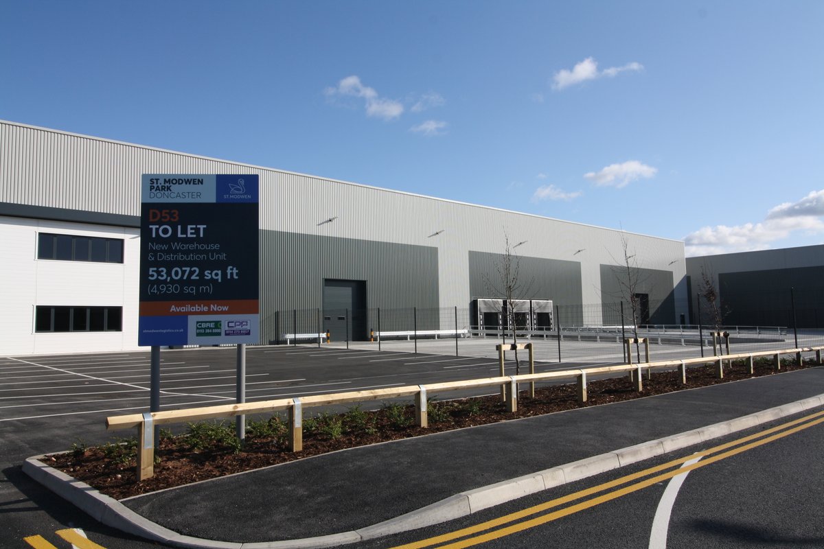 LindumGroup's tweet photo. Lindum has completed three new speculative #warehouse units in #Doncaster for national developer @StModwen. Read more here: https://t.co/tiRexNXmGa #GettingThingsDon https://t.co/0pW3h3CbCP
