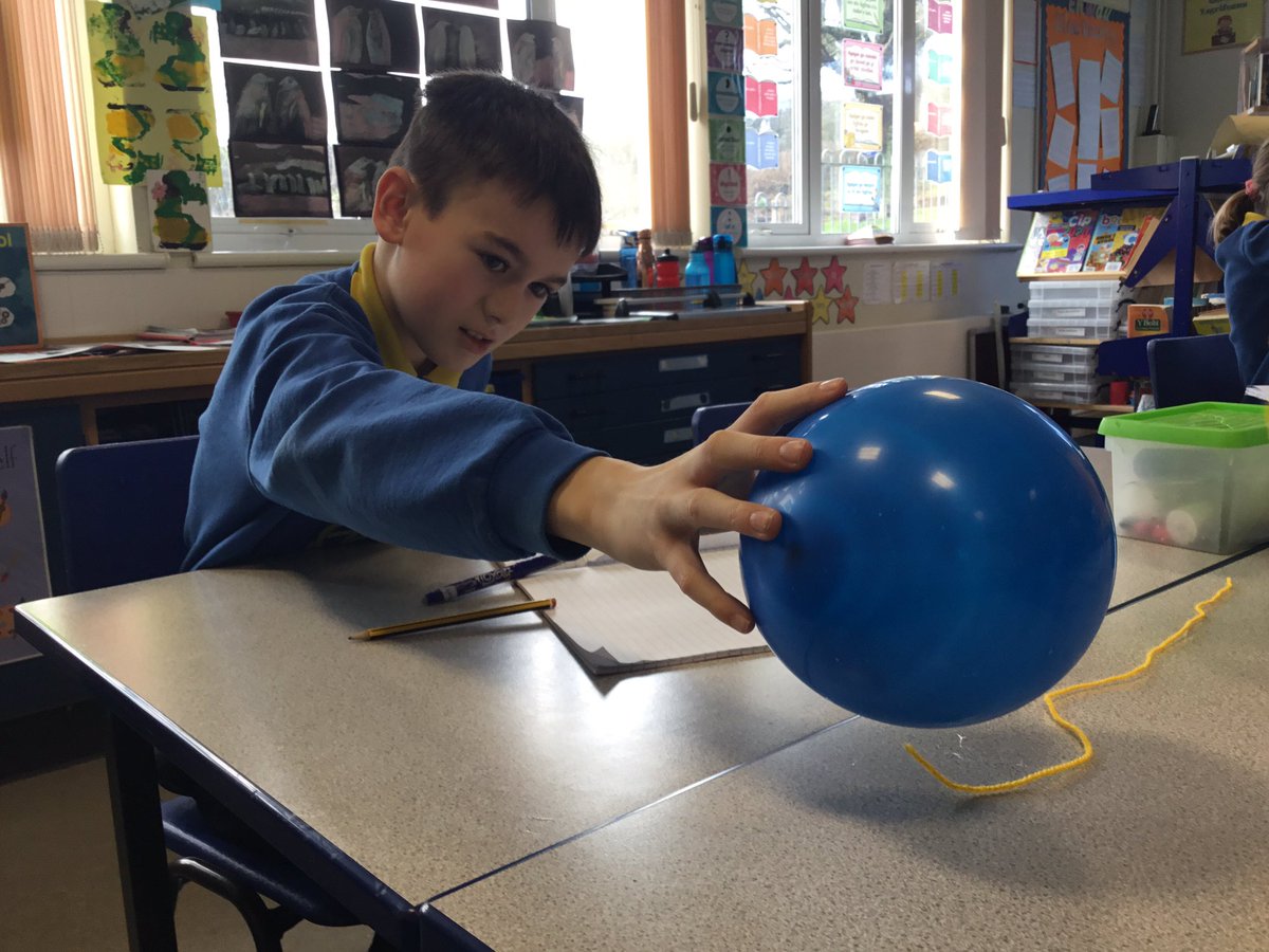 BroBrynach's tweet photo. Arbrawf trydan statig prynhawn ‘ma #statig
Static mini experiments this afternoon #static https://t.co/oAgrQFlLmM