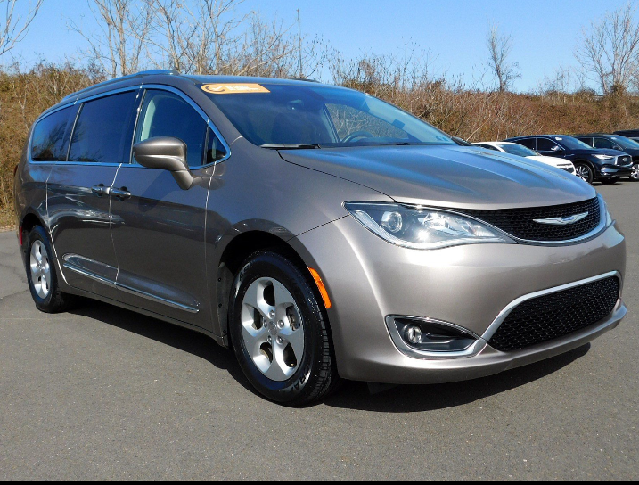 RTChrysler's tweet photo. Check out this pre-owned 2017 #Chrysler Pacifica for $26,999! Features include a 3.6L V6 engine, 3-row seating, rear-seat entertainment system, navigation, backup camera, leather upholstery, and more! Stock #: PT5000-A 📞 215-876-8307 https://t.co/8zJhJmnuuX