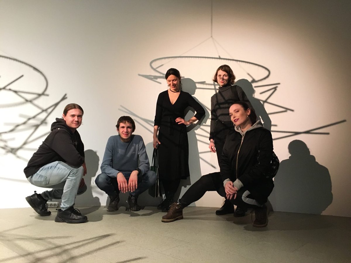 Команда Музея Стрит-Арта на выезде! 

За последний год у нас сложилась традиция - всей командой ходить на экскурсии по выставкам. Вчера команда музея отправилась в Манеж на выставку "Лаборатория Будущего. Кинетическое искусство в России".