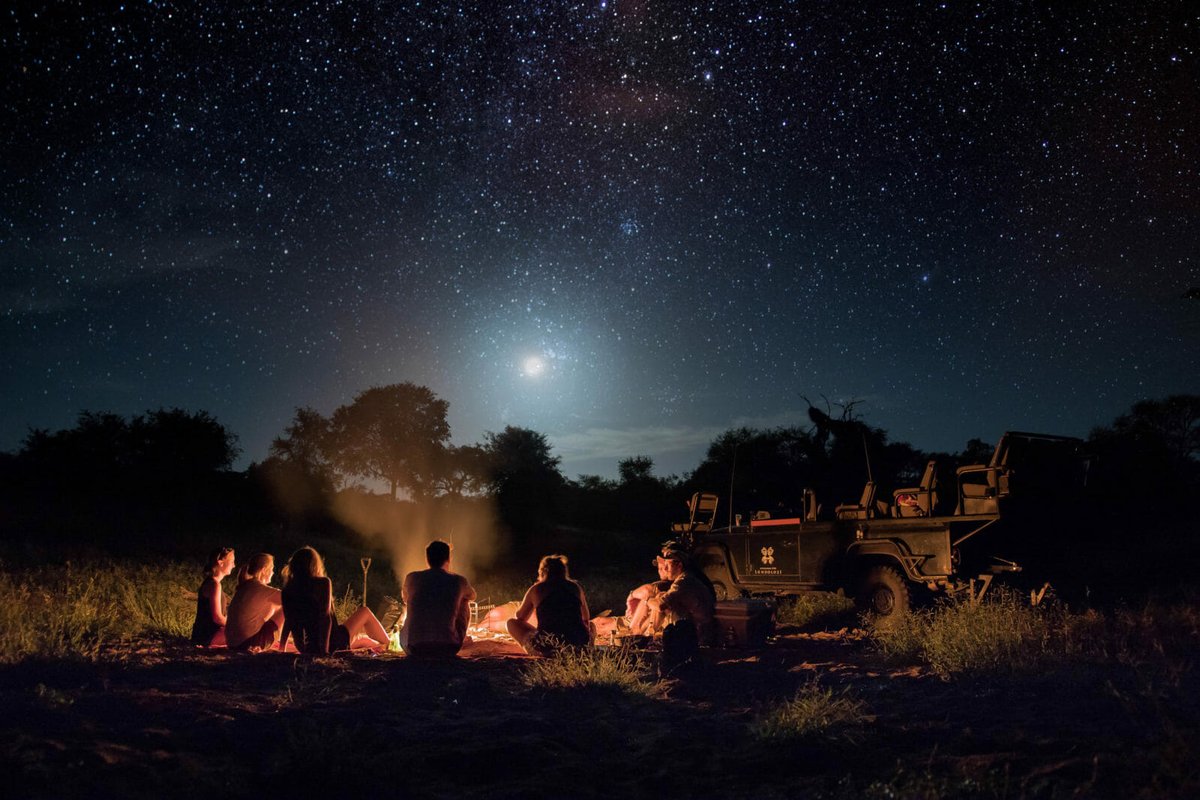 SafariGuru's tweet photo. Where time stands still...โ
โ
Londolozi Tree Camp: https://t.co/bfmlxM9fQY ๐
#wheretimestandsstill #nightsky #milkyway #zerolightpollution #remotelocations #londolozi #londolozitreecamp #sandriver #sabisand #safarimoments https://t.co/OXbxVXhWae