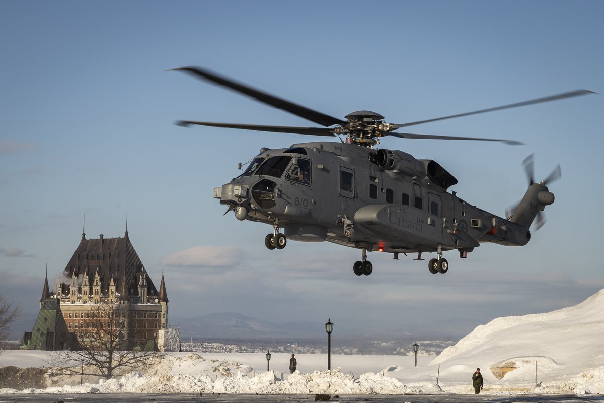 ARC_RCAF's tweet photo. Oooh la la !
À l’occasion du #mercredi #RotorsEtPales, nous vous proposons de superbes photos d’un CH-148 Cyclone volant à proximité du Château Frontenac, à Québec. #ARC #avgeeksFR
📷 Sdt Jessica Blackburn
Section d'imagerie BFC Valcartier https://t.co/upYnKkb7l3