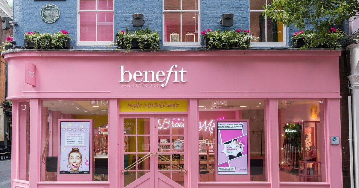 StylistMagazine's tweet image. .@BenefitUK is giving away free professional headshots for International Women's Day – here’s how to get yours: buff.ly/39mGhDl
