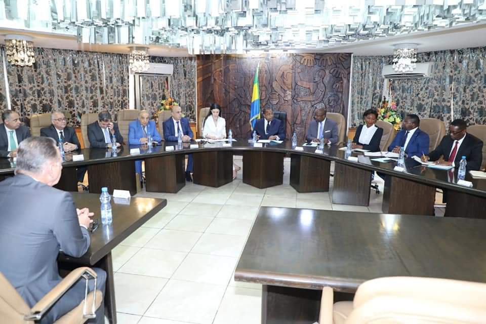 #ACTIVITÉS|GOUVERNEMENTALE⤵️

➡️ Séjour d'investisseurs libanais au Gabon👇

Priorité à l’énergie photovoltaïque
m.facebook.com/story.php?stor…