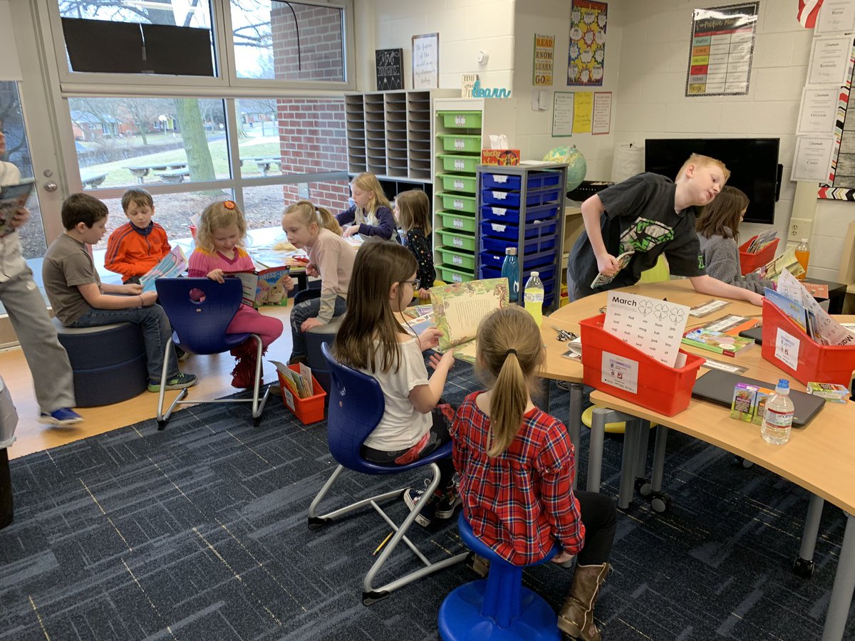 Garbarz3rdPR's tweet photo. @MsTworksClass kindergarteners and @Garbarz3rdPR third graders celebrating being reading buddies on this special March is Reading Month Day here at PR! #bekind #Marchisreadingmonth https://t.co/yIuR07A8kt