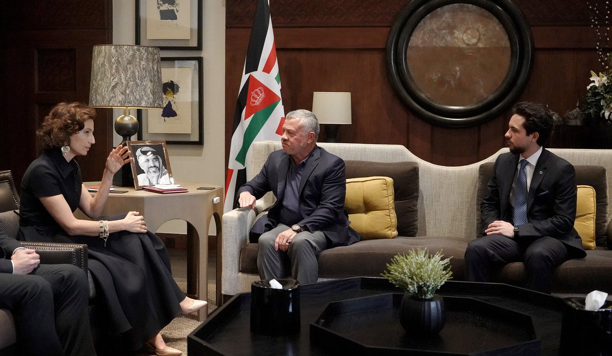 His Majesty King Abdullah II, accompanied by His Royal Highness Crown Prince Al Hussein bin Abdullah II, meets with #UNESCO Director General Audrey Azoulay at Al Husseiniya Palace #Jordan