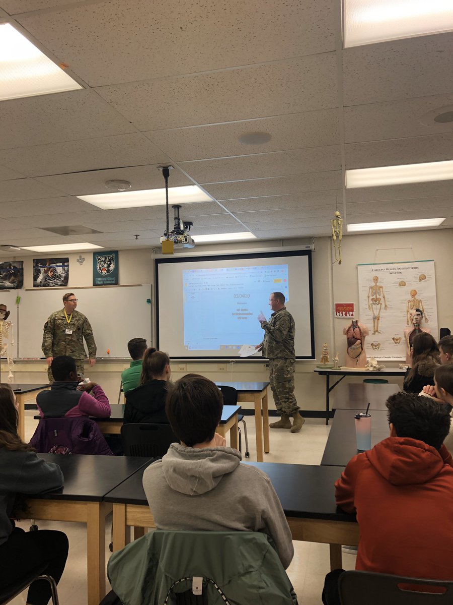 MWHOSA's tweet photo. Millard West HOSA teams up with the US Army Medical Corp at today’s meeting! Great info about all the medical opportunities and scholarships provided by our US Army! #collegeandcareerready @getiemann @jsutfin @MWHSactivities @MWHSCatalyst @elightle_amedd https://t.co/kQTmR77fPq