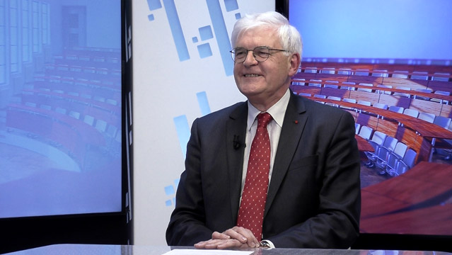 [#XerfiCampus 🎓] Il faut faire payer davantage les étudiants étrangers d'après Hervé Biausser <a href="/Paxter/">Paxter</a> (@tricornot) #enseignementsupérieur #financement ➡ bit.ly/2PC2DbN