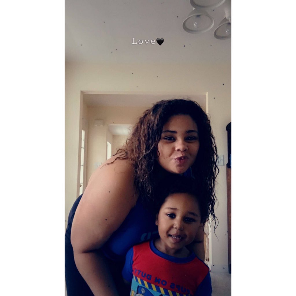 ReggieSecret's tweet image. My step son in he beautiful mommy