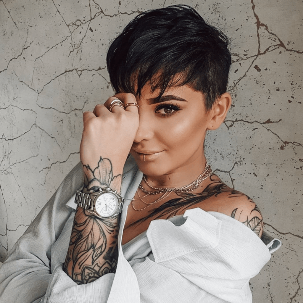 crazyforus's tweet photo. How to Still Wearing a Pixie Haircut this 2020; #PixieHair #PixieHaircut #Pixie2020 #ShortHair https://t.co/sB4FKE2sE0 https://t.co/XtvbANgpRi