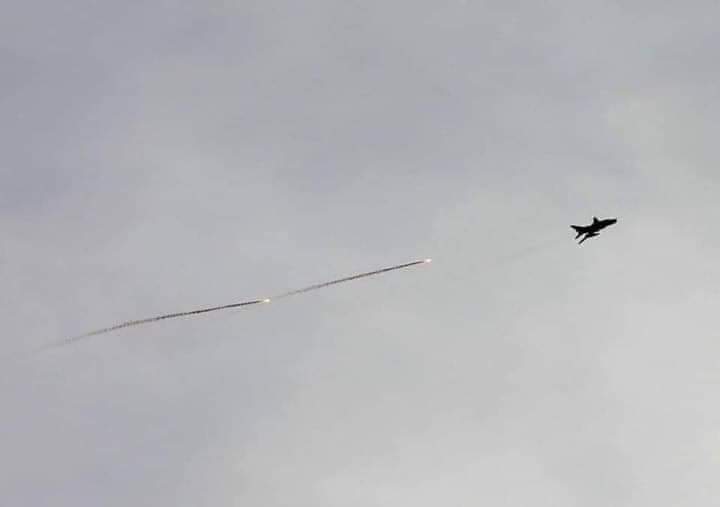 TSK'nın suriyede rejim pilotlarına kaçma gel bir şey konuşcam  isimli sanatsal çalışması 😀😂