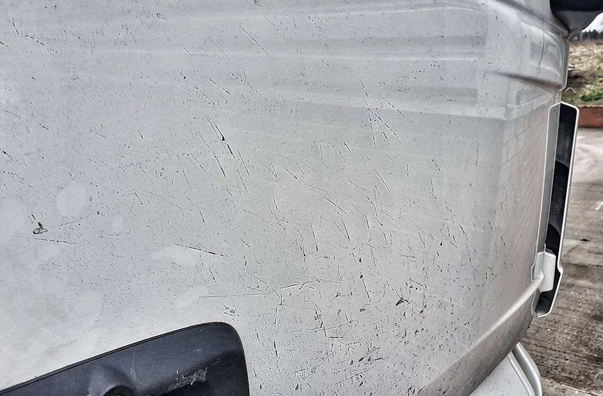Trucker__Andy's tweet photo. Arrived at delivery, and they was on lunch.. time to get some shine back whilst I wait. #PrideInYourRide #PrideOfTheFleet #ItsAWayOfLife #ItsAPrideThing #SettingTheStandard #NotLettingTheSideDown #ManTrucks @mantruckbusuk #Montracon @Montracon_Ltd #TranslinkExpress @translink_uk https://t.co/SZB6hfktVA