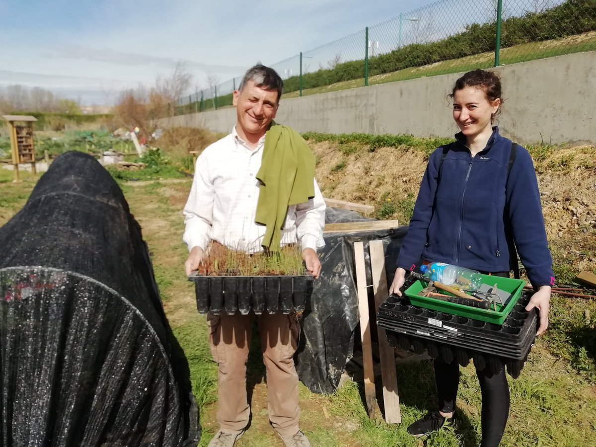 fondonatural's tweet photo. En el #diamundialdelavidasilvestre los voluntari@s de fondonatural hemos sembrado más #flores y reorganizado el vivero #forestal en
la #Minireserva del hortal de #Zaragoza
#MiniReservas #Wildcities #biodiversidad #bees #trees #AragonVoluntari #wildlife https://t.co/HTpPGOBewl