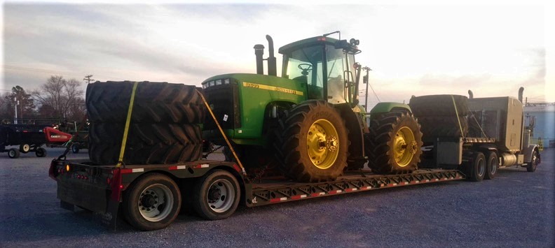 ClineLogistics's tweet photo. Loaded up at the auction yard and headed to the Mitten State 🚛🚜🚜🚚
#logistics #freightbroker #cargo #JohnDeere #agricultureequipment #shipping #trucking #freight #heavyhaul #overdimensional https://t.co/afYgfQGLFP