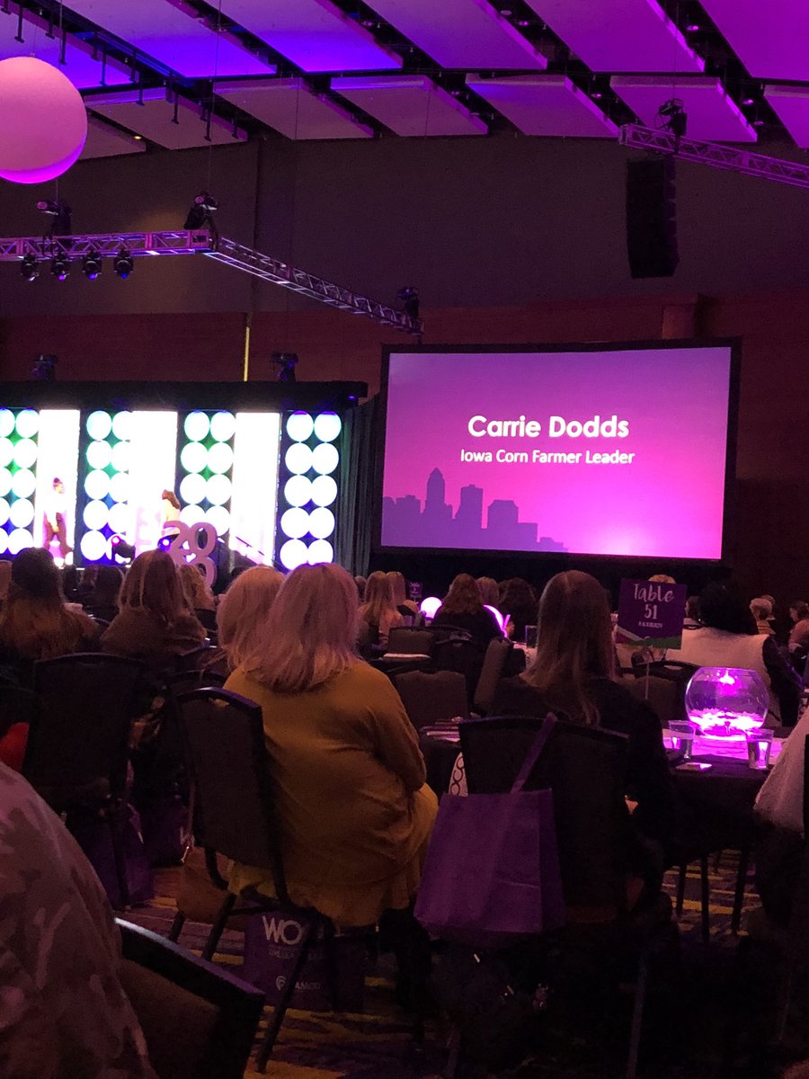 koshiz's tweet photo. Hey, I know her!!! @CarrieDodds1 introducing the first keynote speaker, @randizuckerberg at #woco2020 https://t.co/rMxfCHMDBc
