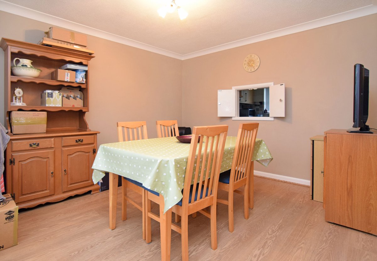 RTestateagents's tweet photo. NEW PRICE!! This fantastic family home has just been reduced. Set in the ever popular South Wootton it could make your ideal home!!! #eastofengland #norfolk #westnorfolk #newhome #house #familyhome https://t.co/rm96WmvSxH