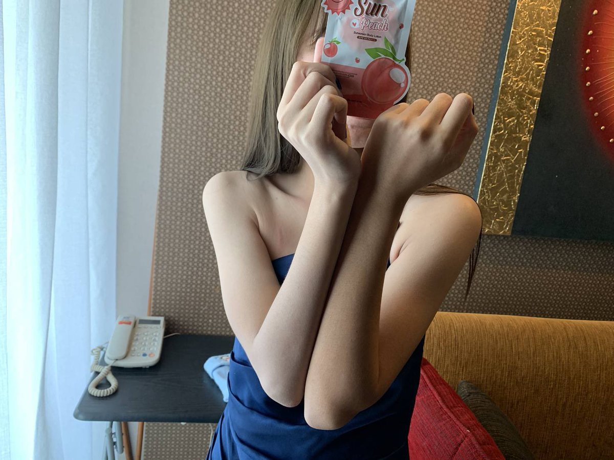 Pattymkm's tweet photo. ทาได้ทั้งตัวเลยอ๊า โลชั่นกันแดดลูกพีชใช้ง่ายพกง่ายด้วยเอาไปทะเลด้วยนะเนี่ย ใช้เเล้วขาว #ขายของสะสมบังทัน #howtobeauty #HowtoPerfect #ใช้ง่าย #ของมันต้องมี ✌🏻🥳 https://t.co/mIrXXCQad4