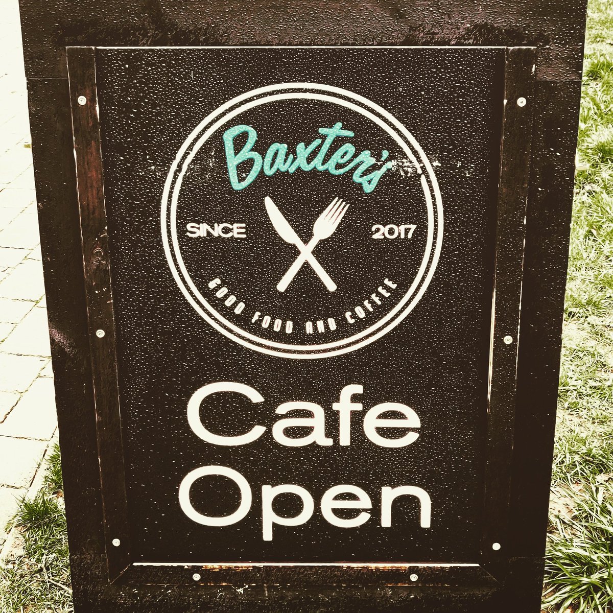 oneofharrogate's tweet photo. Like your #5aday in an #easy, #delicious #convenient way? Head 👇to Baxters #Cafe in #Harrogate.

They have #oneofharrogate's 5adayin1 #Fruit &amp; #Veg #LiquidHealthDrink #LHD in stock.😁

#health #fiveaday #vegetarian #vegan #Yorkshire #supportlocal #glutenfree #freefrom #dairyfree https://t.co/teVyWhPvPT
