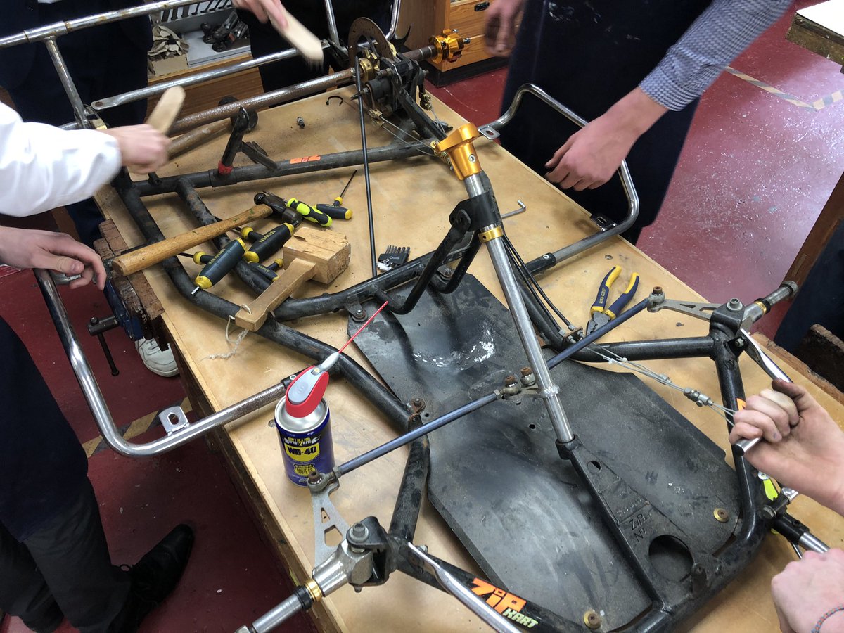 DLSjsyDT's tweet photo. @DLSjsyDT let the soap box challenge begin, #DLSYear12
 Engineering students sorting out the chassis https://t.co/KGh8mpChBX