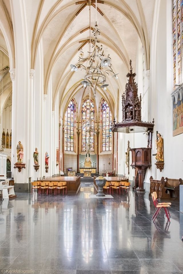 JosDouma's tweet image. De Broederenkerk in Deventer is een van de locaties waar je in de 40dagentijd de lectio divina kunt beoefenen (o.l.v. diaken Marc Brinkhuis, Heilige Lebuinus Parochie). Vandaag was de eerste keer. De volgende keren zijn op woensdagen 11 maart en 1 en 8 april van 14.00-15.00 uur.