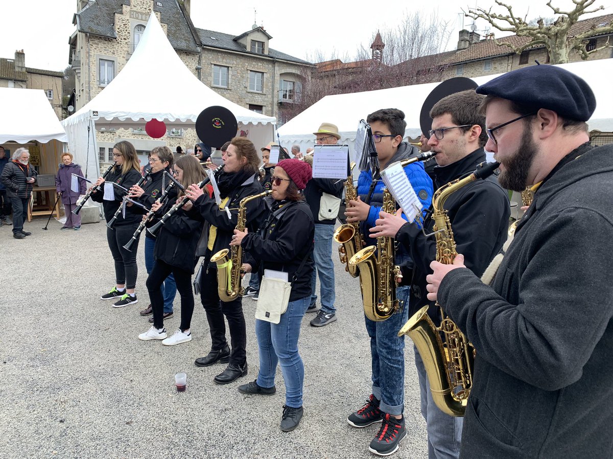 ballesonez's tweet photo. Bonne journée musicale juste un peu fraîche coté météo.
Merci aux organisateurs pour l’accueil, aux musiciens et bravo à nos jeunes pour leur première sortie. https://t.co/uqDG7a4ZZn