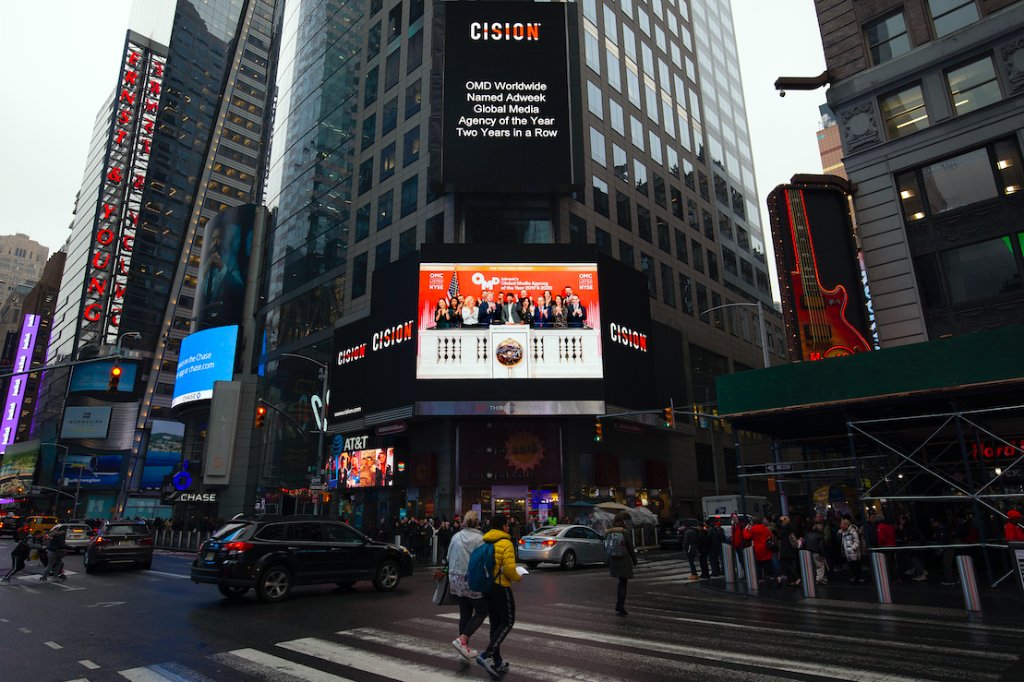 OMD_USA's tweet photo. Great things come from great people. And we’re lucky enough to have a lot of them. In the middle of all the hustle and bustle, catch OMD's #AdweekGMAOY win on PR Newswire's Time Square screen. #OneOMD #BetterDecisionsFaster https://t.co/Q2BMF00Prd