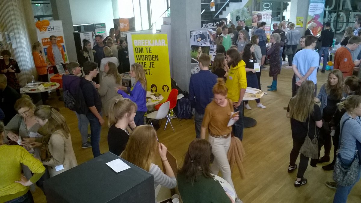 TussenjaarKC's tweet photo. Bekijk het programma met tientallen voorlichtingen en workshops op de landelijke TussenjaarBeurs op 26 maart. En ook nog stands van ruim 40 organisaties met activiteiten in binnen- en buitenland! https://t.co/9JxOa4VaDS https://t.co/jc6aCbwxmY