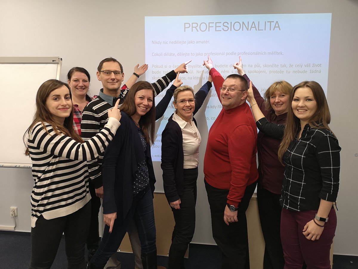 SuccessCZ's tweet photo. PROFESIONALITA...
...něco, na čem si opravdu zakládáme. A proto máme také kvalifikace asistentů, abychom naše semináře vyladili k dokonalosti :) 
#SuccessTeam #bezvaparta #zabava https://t.co/OYPRXXDc8S