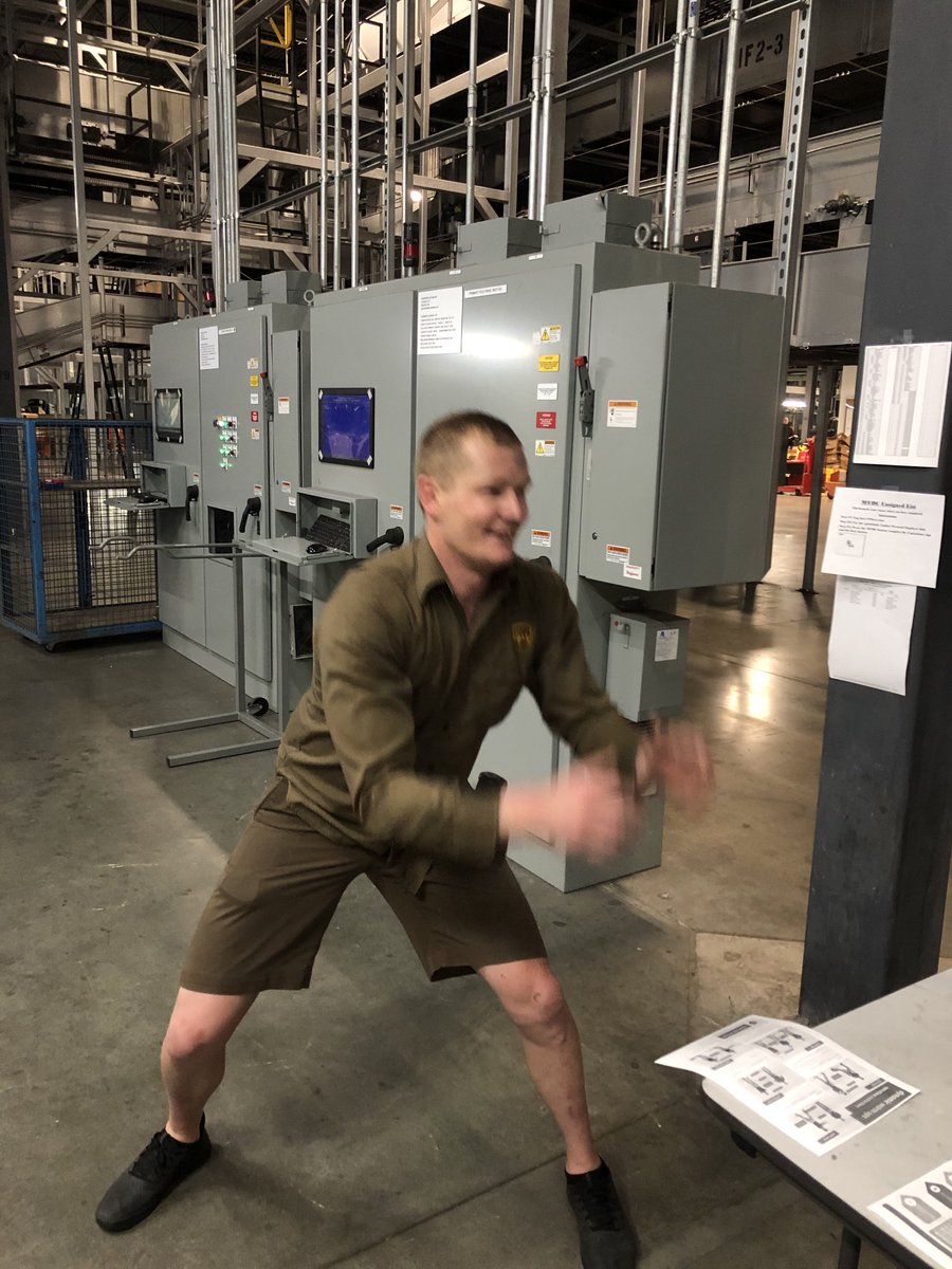 edmoondoggie65's tweet photo. Round Rock Center : Wellness - dynamic stretching bailing water.⁦@LyndseySilvis⁩ ⁦@rrkdivups⁩ https://t.co/CwCHH9z9Kl