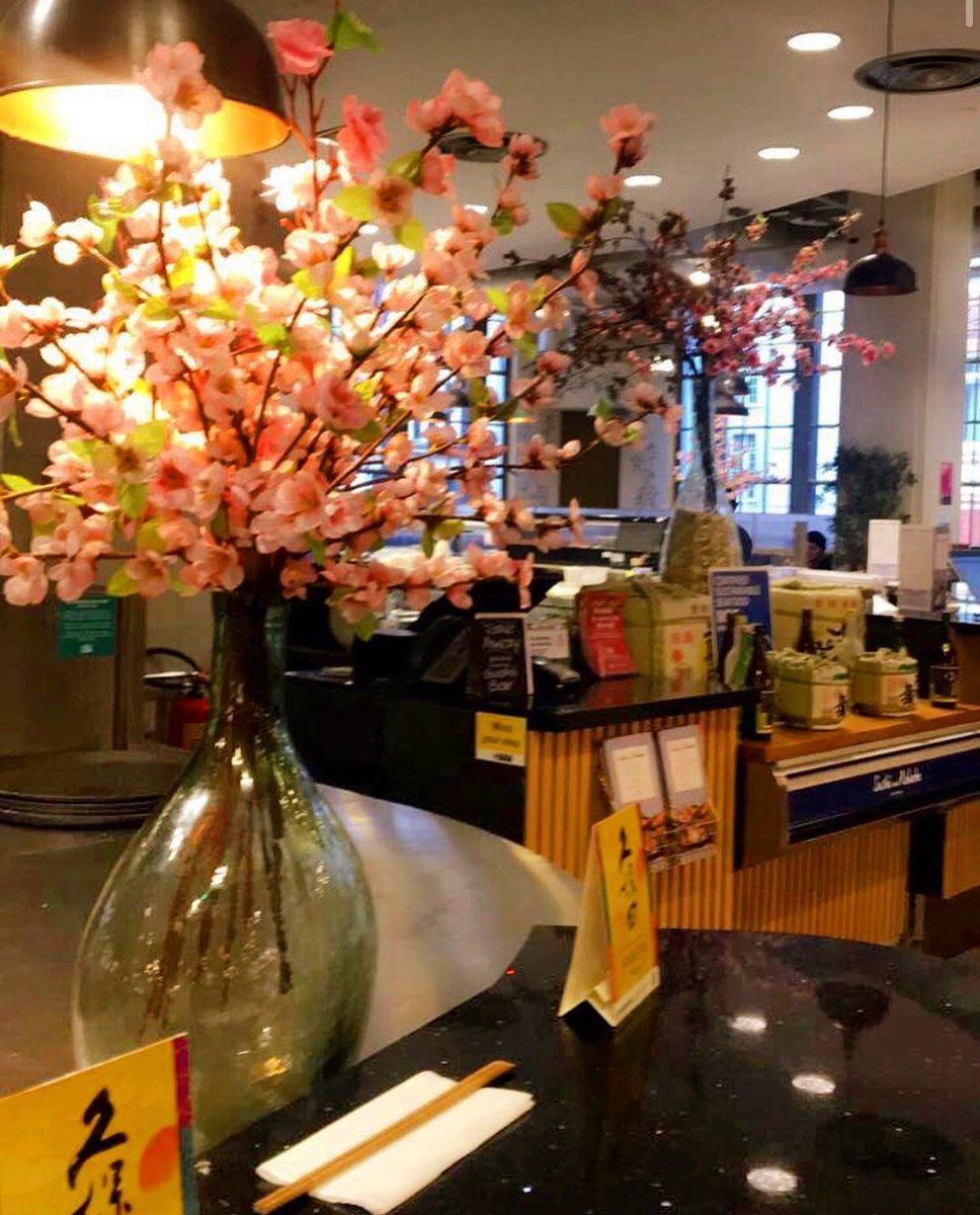 SushiRobataLDN's tweet photo. spring 🌸 time is here which means...it’s the PERFECT time for sushi! come visit us at #highstreetkengsington and get your gourmet sushi fix (sustainably sourced, too!)
(📷 IG @Altaf8695) https://t.co/GVsfQTLcXU