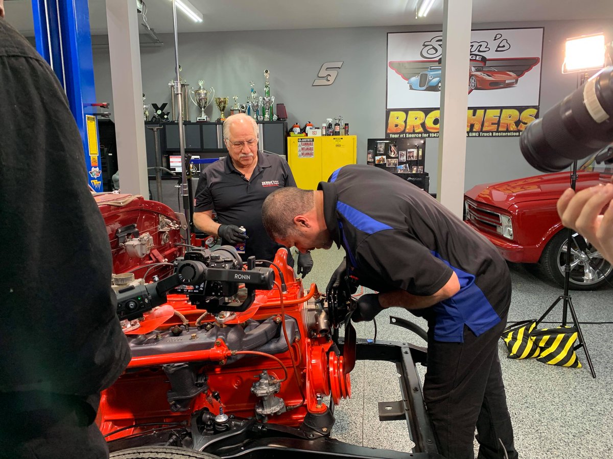 #ProjectHudsonHornet Sneak-Peek @thehemsaw President &amp; CEO, Doug Harris and <a href="/samsgaragetv/">Sam's Garage</a> Host, Sam Mahdavi @sam_mahdavi007. See it all this season on Sam's Garage, featured on MotortrendTV , MAVTV &amp; Rev'n. Produced by @powerscopetv_ . #HEMSaw #SamsGarage #HudsonHornet