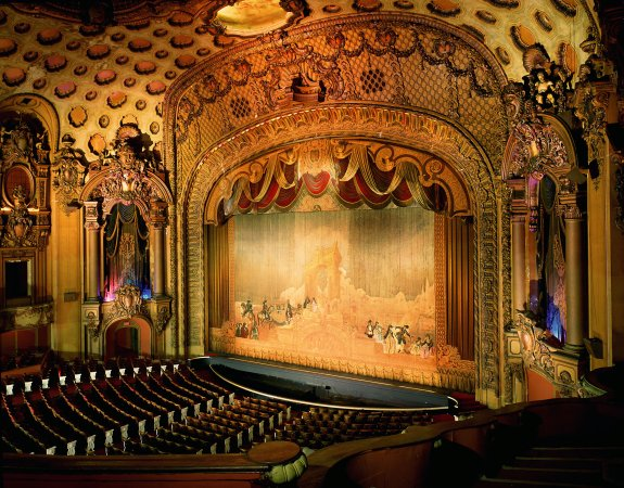 ItalianARMY_BTS's tweet photo. This is the Los Angeles Theatre, a 2,000-seat historic movie palace at 615 S. Broadway in the historic Broadway Theater District in Downtown Los Angeles.
@BTS_twt #SHADOW #ShadowMusicVideo #BTSShadow https://t.co/smiTtfUEFW