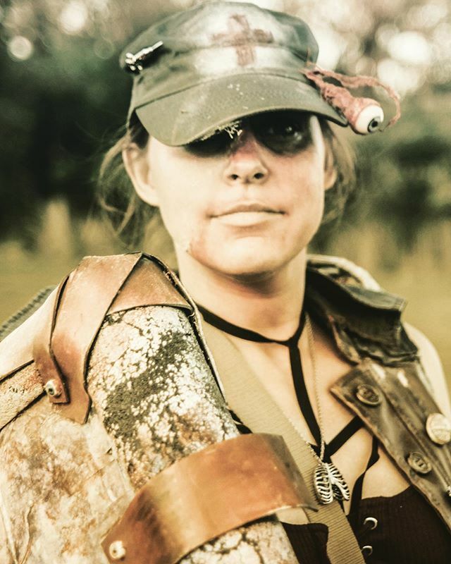 NegativePulse's tweet image. I’ve seen this image multiple times, and this is the first time I realized what was attached to her hat. 
The nerve of some folks... 🤣 ift.tt/3cxsBHh