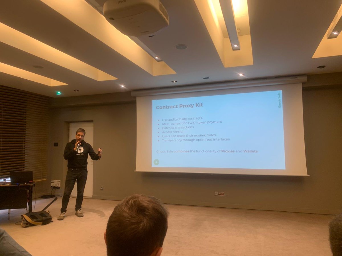 Norblockchain's tweet photo. Présentation par Richard Meissner du panorama des différentes solutions de « contract proxy » utilisées pour assembler plusieurs transactions en une pour l’utilisateur #dapp #blockhain #Ethcc3 #EthCC2020 https://t.co/0CZzgH2URe